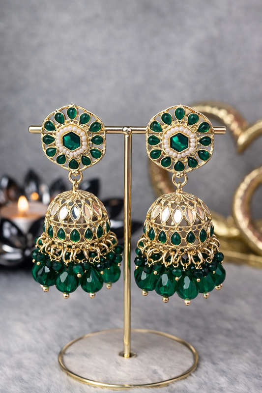Green Kundan Jewellery Set – Necklace, Earrings & Maangtikka